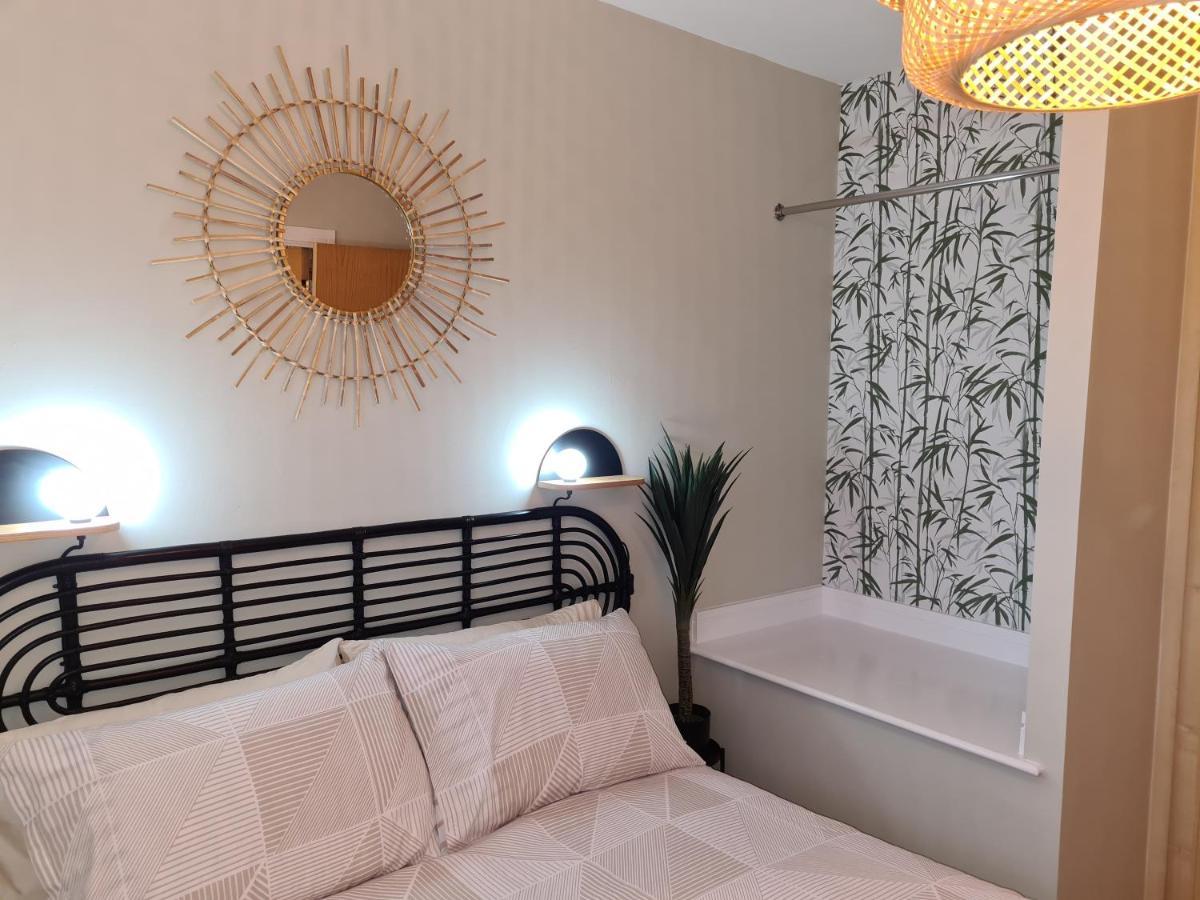 Modern 1 Bed Apartment Next To Beach And Golf Course Llanelli Esterno foto