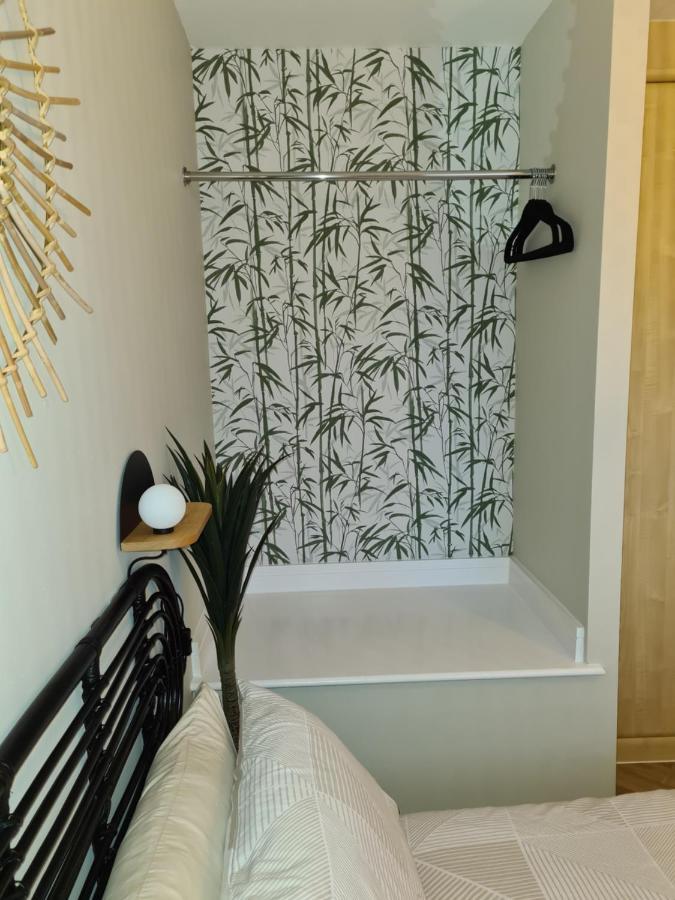 Modern 1 Bed Apartment Next To Beach And Golf Course Llanelli Esterno foto