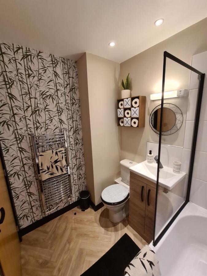 Modern 1 Bed Apartment Next To Beach And Golf Course Llanelli Esterno foto