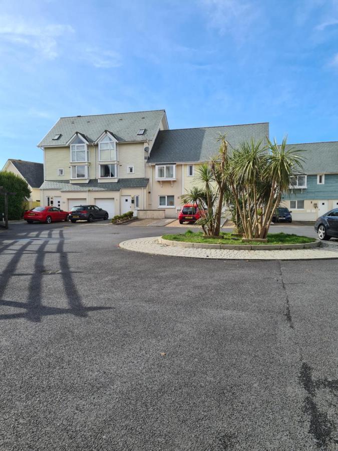 Modern 1 Bed Apartment Next To Beach And Golf Course Llanelli Esterno foto