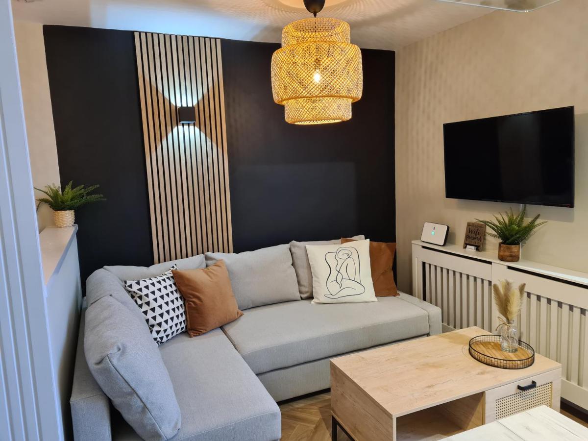 Modern 1 Bed Apartment Next To Beach And Golf Course Llanelli Esterno foto