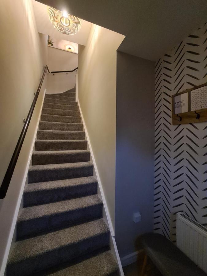Modern 1 Bed Apartment Next To Beach And Golf Course Llanelli Esterno foto