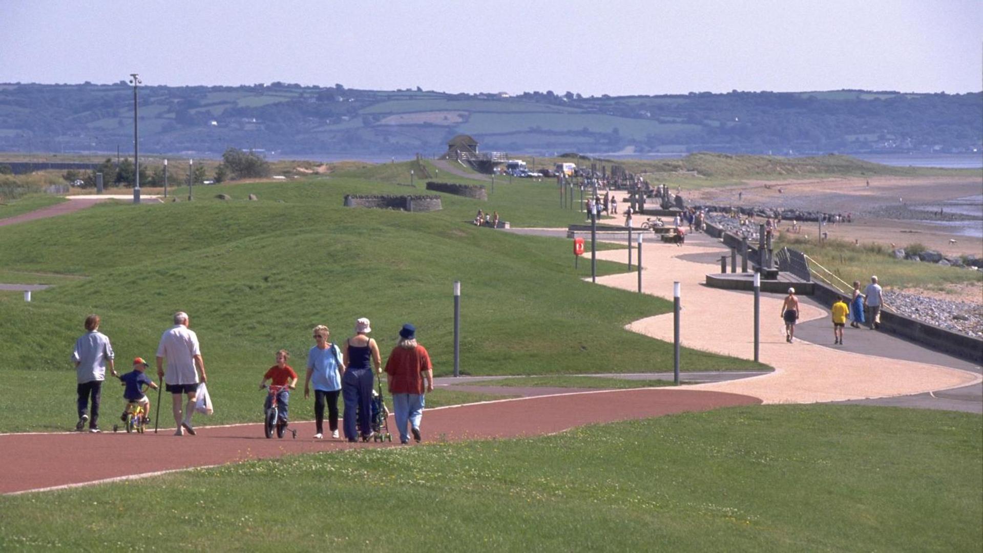 Modern 1 Bed Apartment Next To Beach And Golf Course Llanelli Esterno foto
